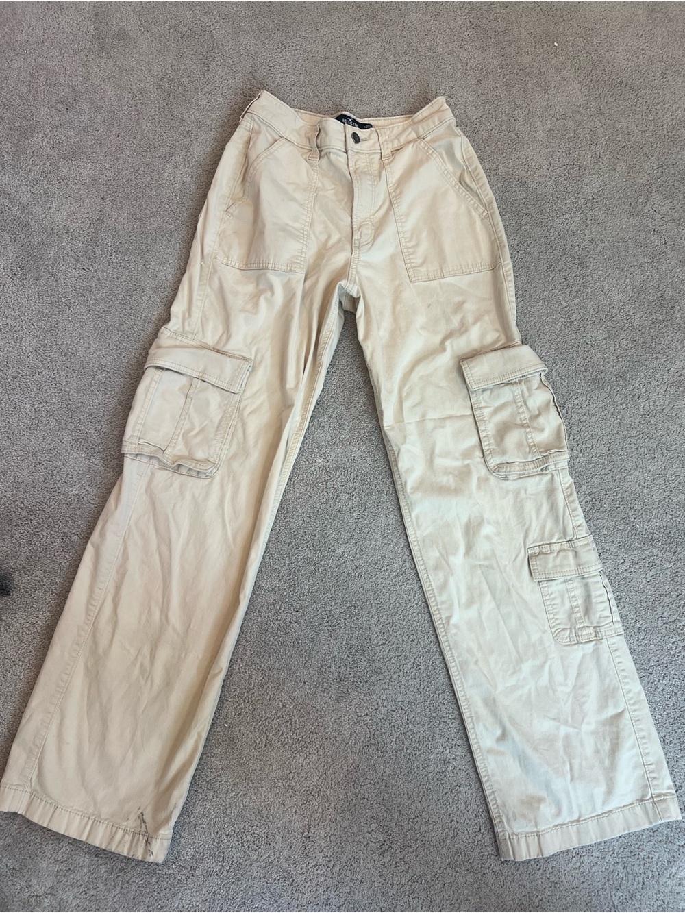Hollister women’s white cargo pants